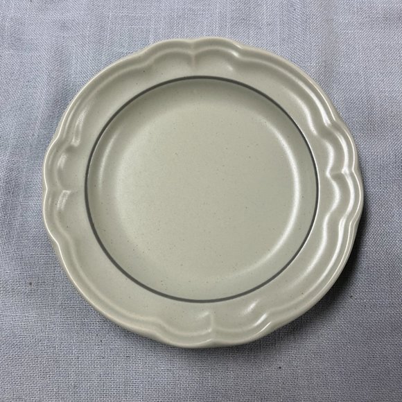 Pfaltzgraff Heirloom Gravy boat pitcher - Picture 3 of 6